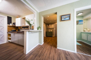 2 Independant Boutique Apartments one sleeps 2 the other sleeps 4, Meadowhall, Sheffield Arena, Free Parking
